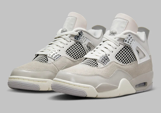O novo Jordan 4 ''Frozen Moments'' chega neste mês
