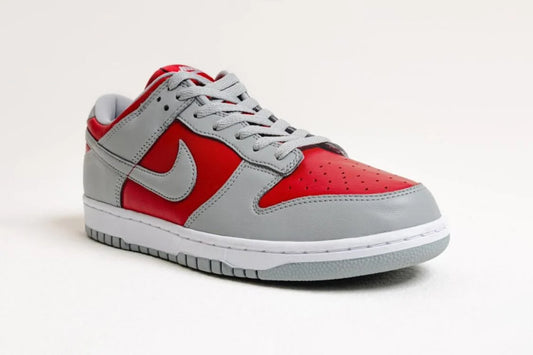 O Nike Dunk Low "Ultraman" volta no ano que vem