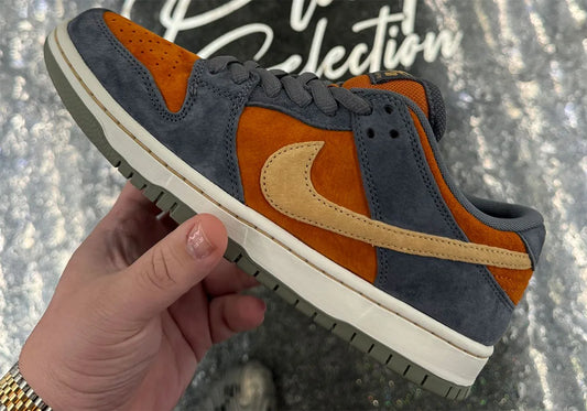 O Nike SB Dunk Low Light Carbon chega em breve