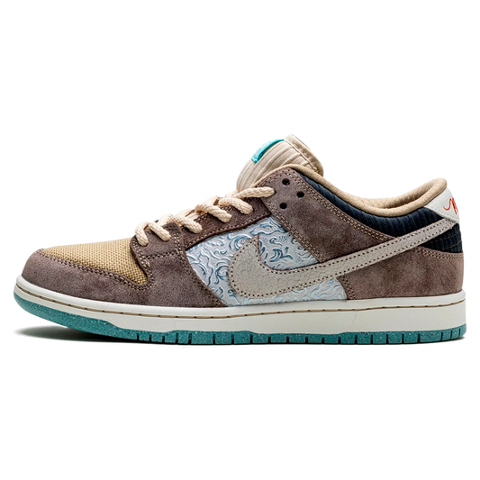 Tênis Nike Dunk Low SB "Big Money Savings" Marrom
