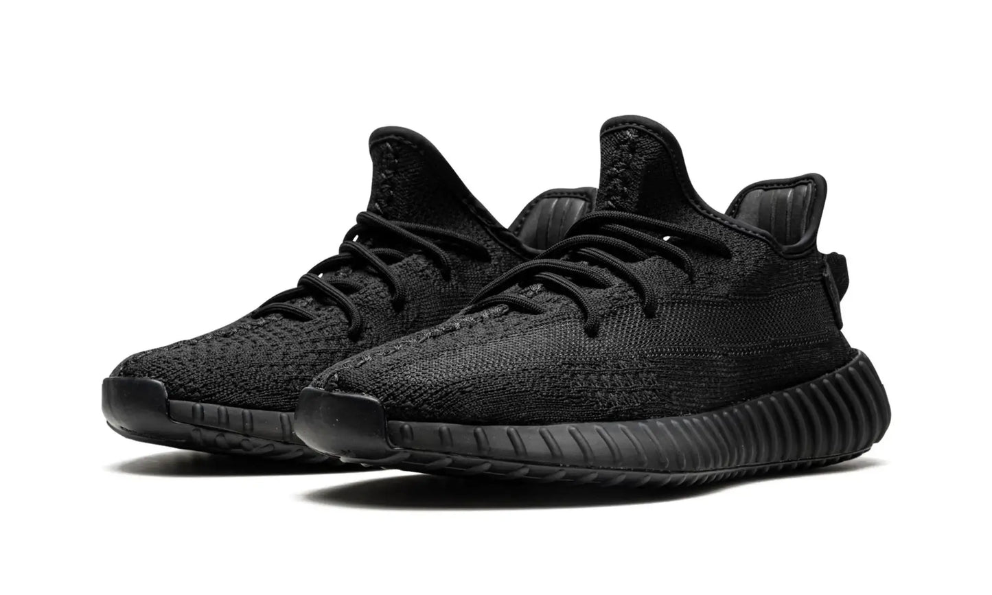Tênis Adidas Yeezy Boost 350 "Onyx" preto.