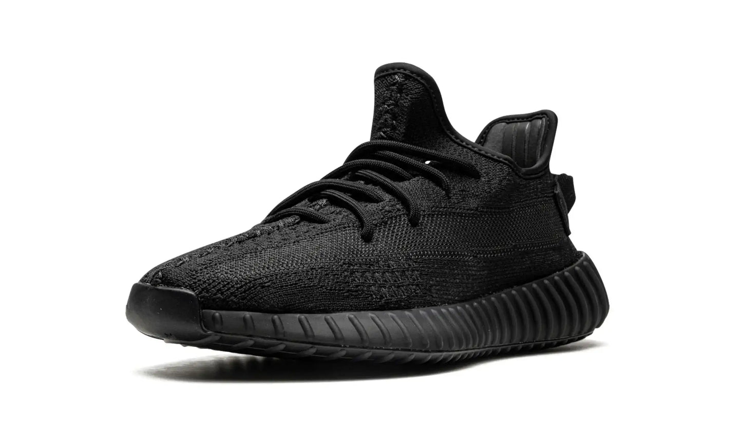 Tênis Adidas Yeezy Boost 350 "Onyx" preto.