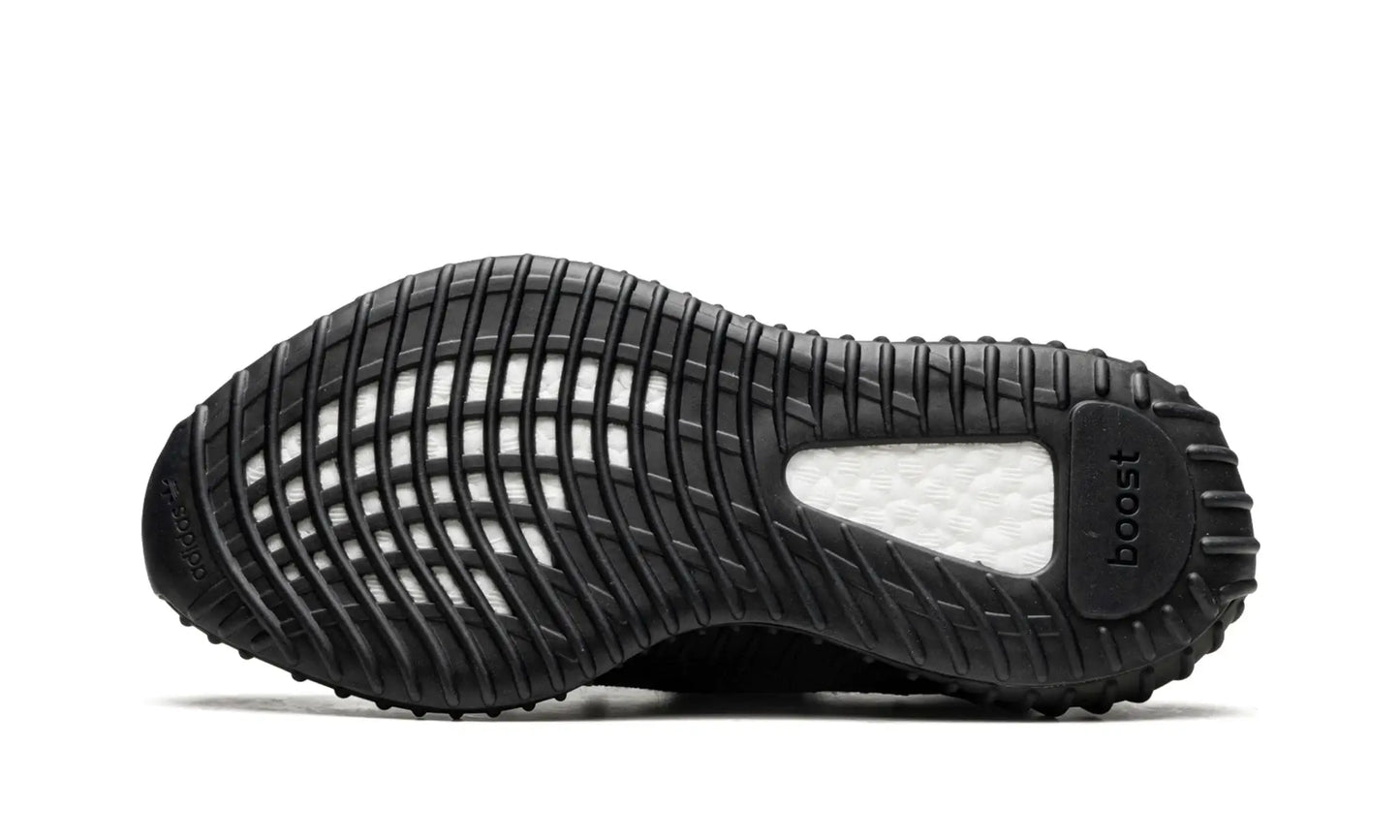 Solado do Tênis Adidas Yeezy Boost 350 "Onyx" preto.