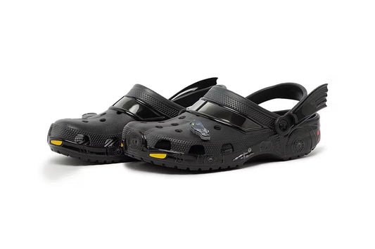 Crocs lança colaboração exclusiva inspirada no Batmóvel do Batman