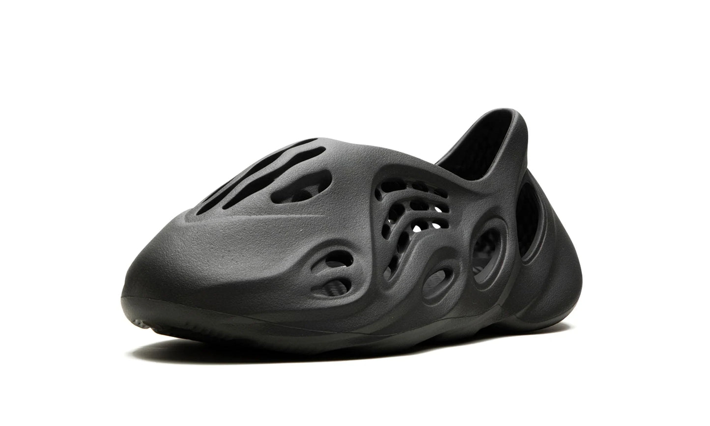 Tênis Adidas Yeezy Foam Runner "Carbon"