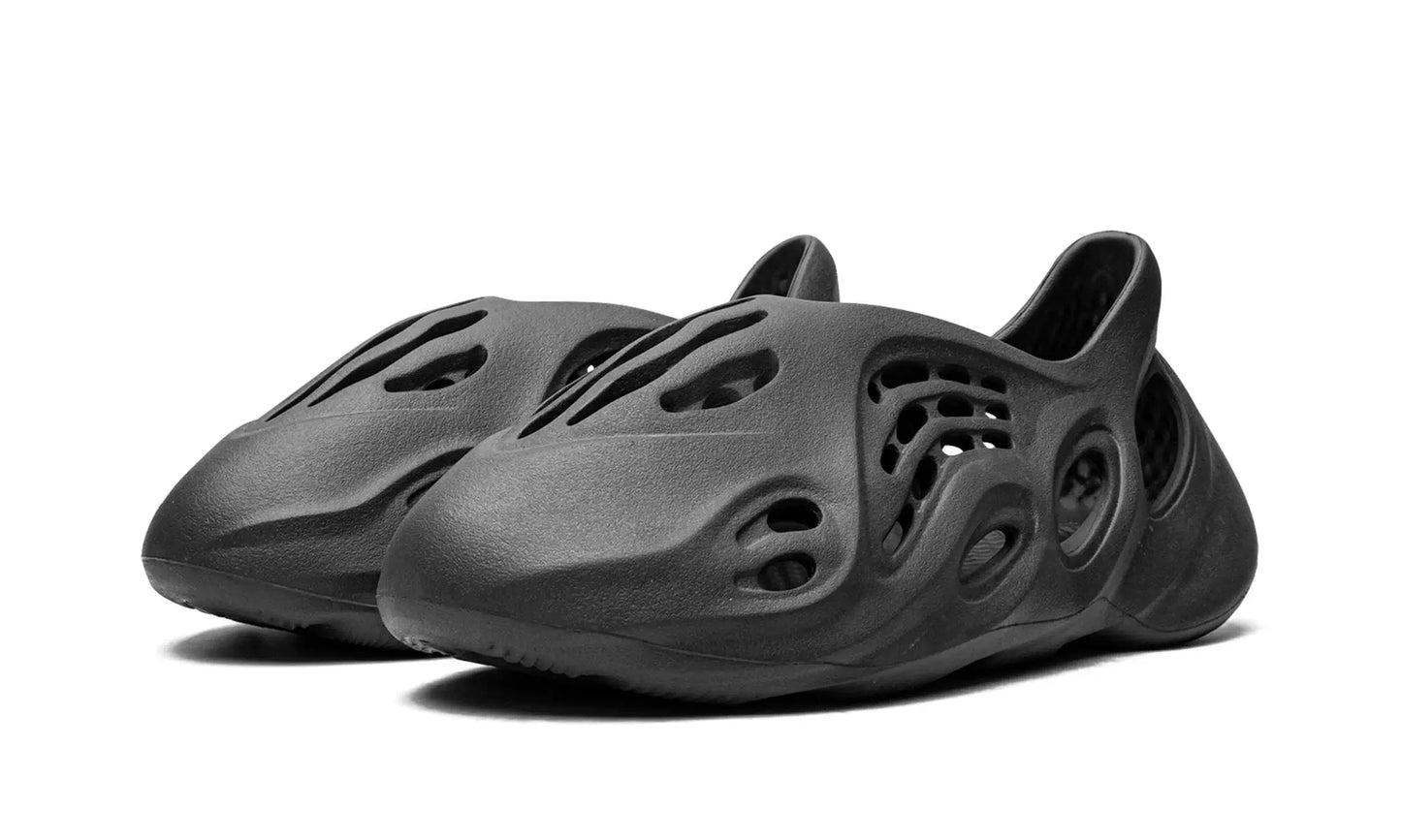 Tênis Adidas Yeezy Foam Runner "Onyx"