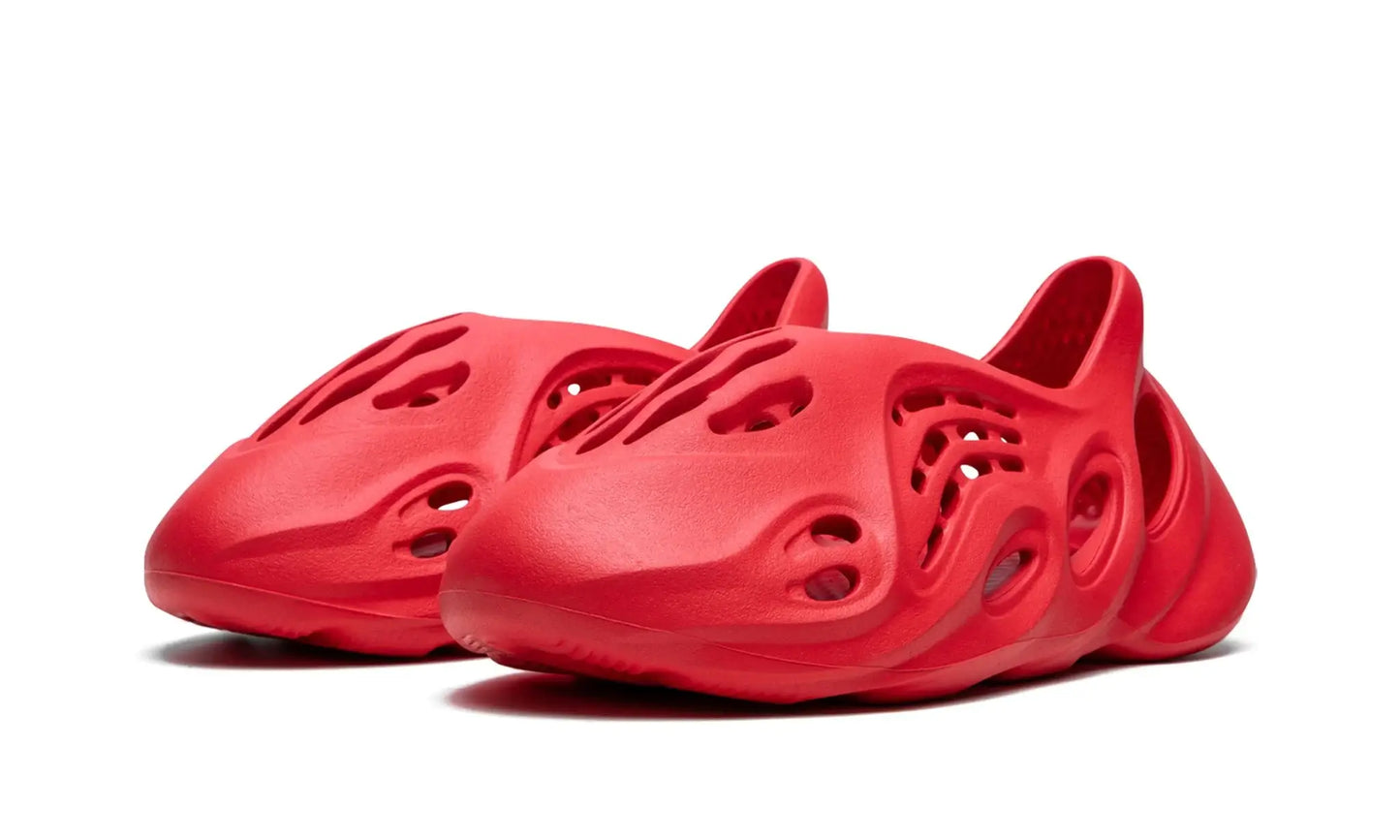 Tênis Adidas Yeezy Foam Runner "Vermillion"