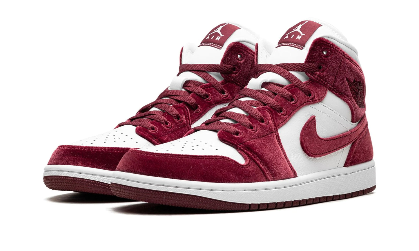 Tênis Air Jordan 1 Mid "Red Velvet"