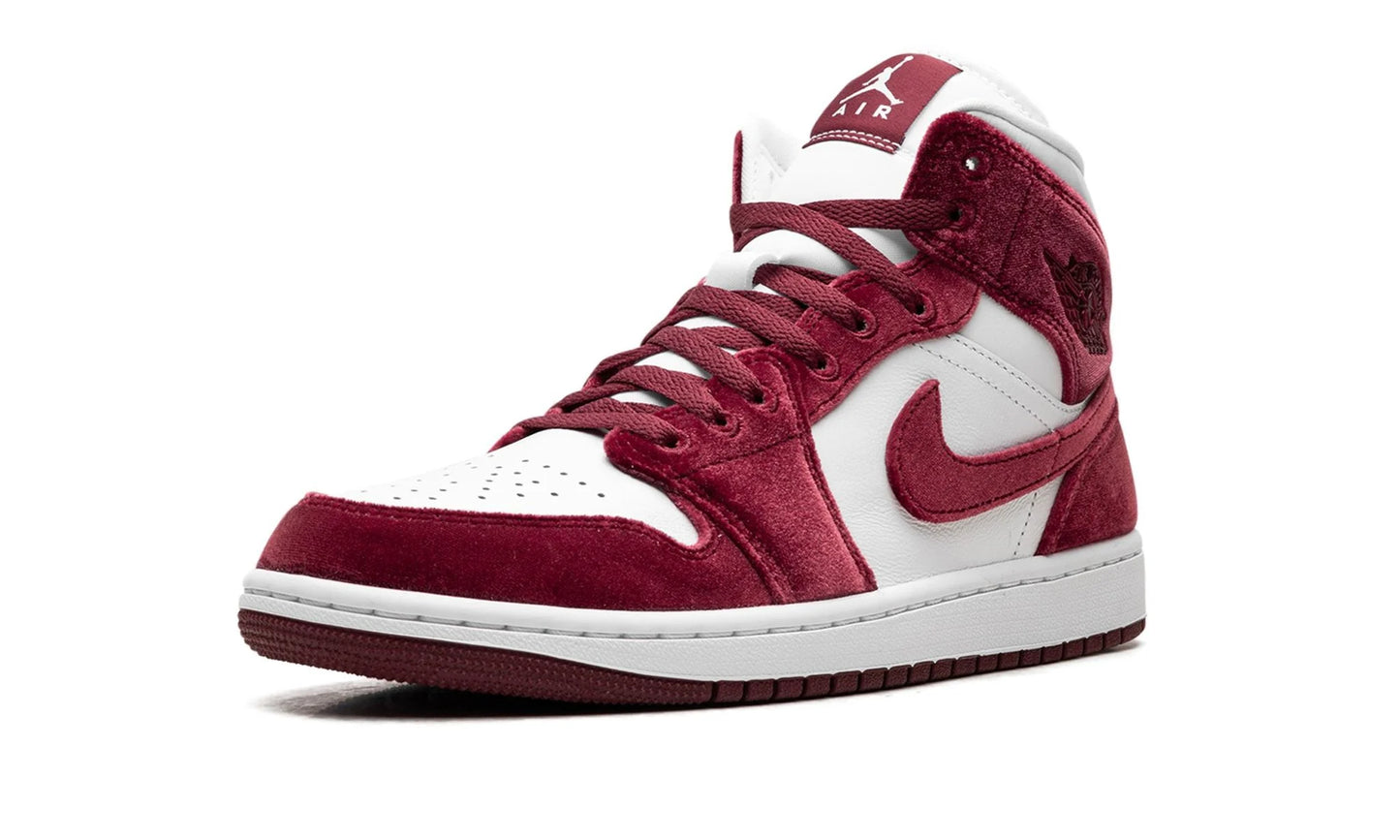 Tênis Air Jordan 1 Mid "Red Velvet"