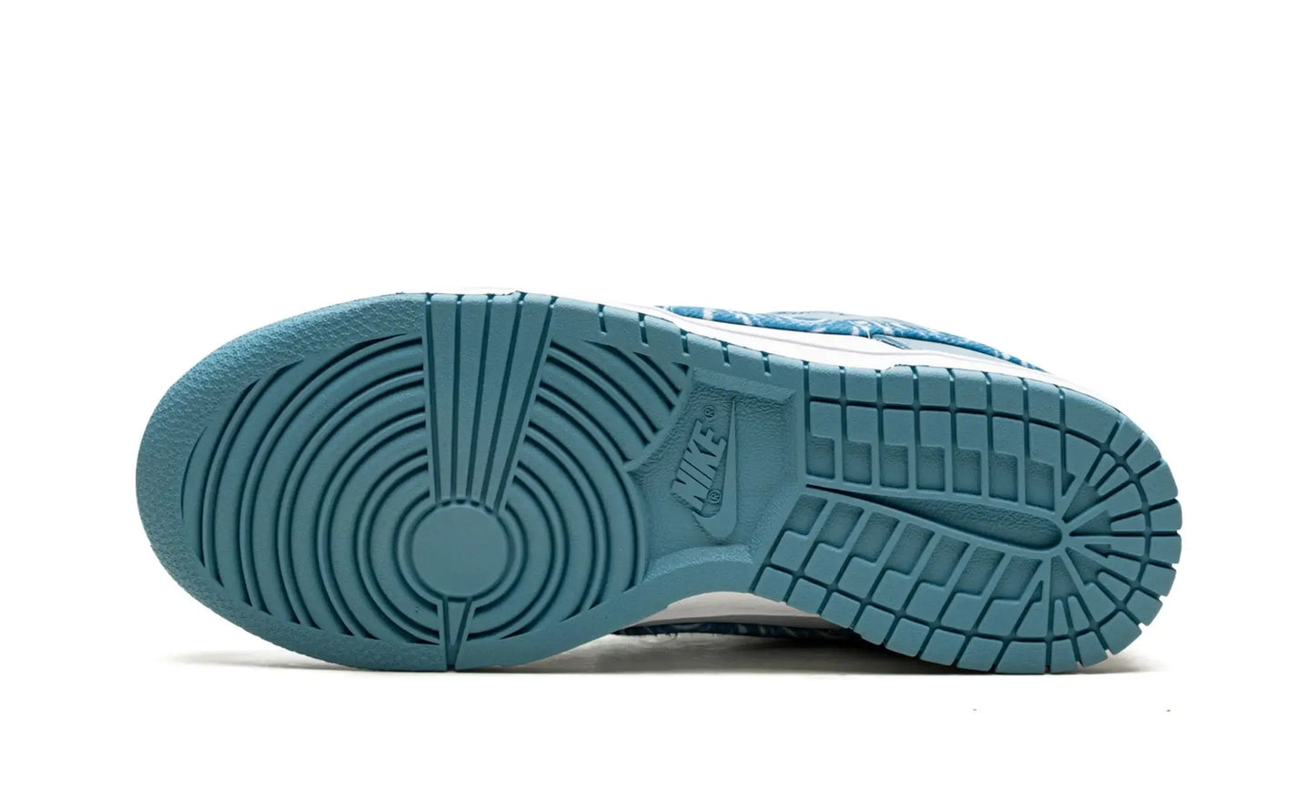 Tênis Nike Dunk Low Feminino "Blue Paisley" Azul / Branco