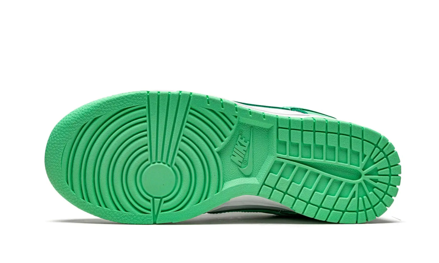 Tênis Nike Dunk Low Feminino "Green Glow" Verde