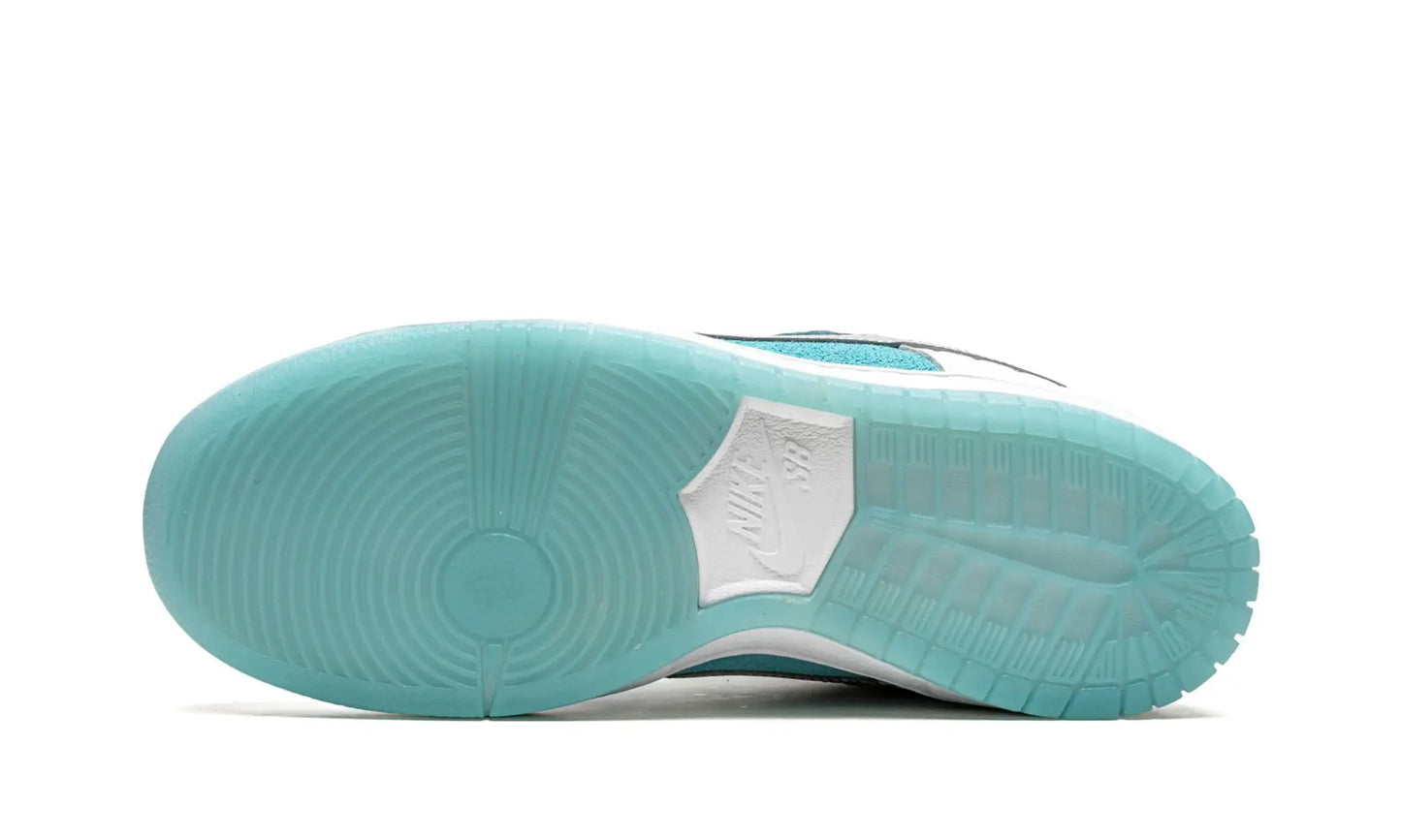 Tênis Nike Dunk Low SB x FTC "Lagoon Pulse" Branco / Azul