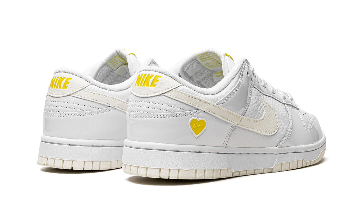 Tênis Nike Dunk Low Feminino "Yellow Heart" Branco